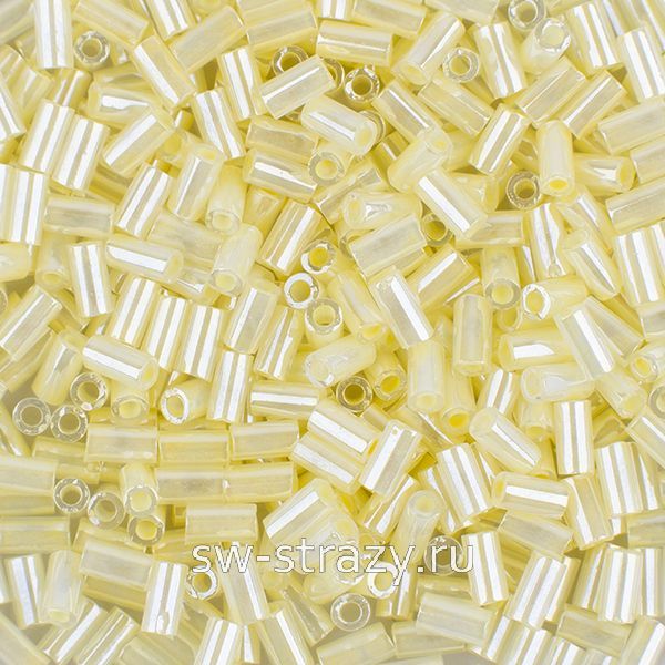 Бисер стеклярус 3 mm #0142 бледно-желтый\перламутровый